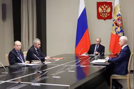 怎么搞的！乌军奇袭杀入俄本土，俄罗斯高层紧急会议上，普京一众人面色凝重图片