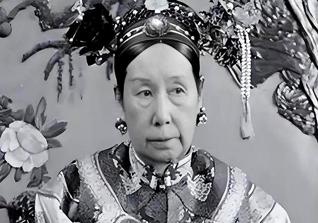 清朝灭亡后，李莲英姐姐才敢说出实情：慈禧其实不是病死的！