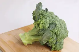 中老年人若想养护心血管的健康，平日里多吃这3类蔬菜或有帮助图片