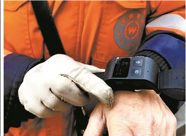 几十万环卫工人被戴上监测手环，这样的科技是进步还是倒退？