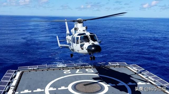 海面波涛汹涌，船只摇晃不定，舰载直升机如何降落？