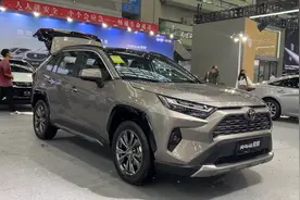 丰田也妥协了！售价下调5-6万，低至12万！荣放以价换量买吗？图片