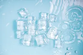 喜欢喝冰水的人，可能是火旺，而喜欢喝热水的人，可能是脾虚图片