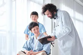 脚上容易被混淆的3种硬疙瘩，乱用药小心变严重图片