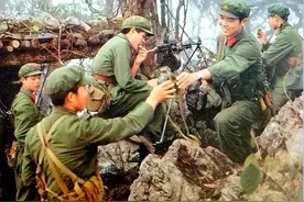 79年越南，战士看见排长忙藏甘蔗，排长却说：吃甘蔗居然不喊我！图片