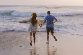 二婚老公严重酗酒且不上进，至今仍靠妈妈养着，要离婚吗图片