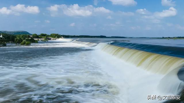 “北方都江堰”!秋日阳光洒在戴村坝,碎成万点金光!