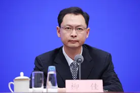 新版外国人永久居留身份证“五星卡”好用在哪里？移民管理局回应图片