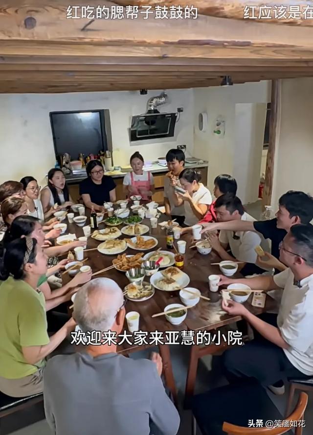 网红金哥带几十号人勇闯云南山村，每天惊喜不断，剧情拉满