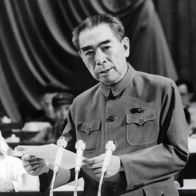 周恩来逝世后3小时遗体被解剖，邓颖超拿到结果后，瞬间泪流满面