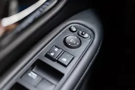 行驶中车门突然打开？超10万辆汽车存在隐患！这一汽车巨头宣布：召回→图片