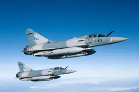 法国援乌幻影-2000战斗机首次参战，发射导弹击落俄军目标图片