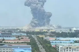 突发！山东一化工车间突发爆炸，最新进展→图片