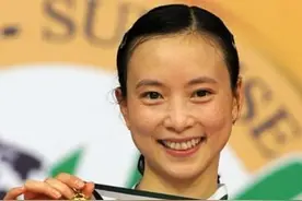 为国夺冠，却因“个矮”被开除！她无奈入法籍怒夺11冠，打脸教练图片