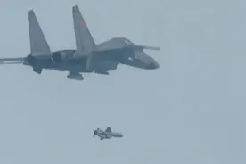 歼16新战法曝光，专打台岛地堡？这次轮到美军学解放军了图片