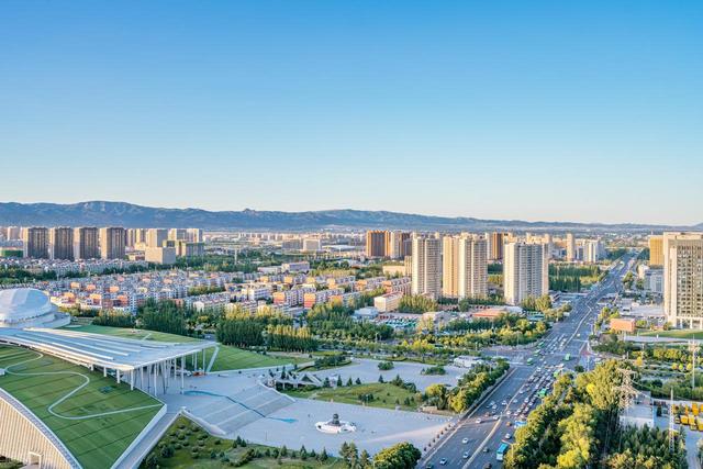 这或许是盛夏最辽阔的内蒙古城市 草原美过呼伦贝尔，醇厚不输锡盟