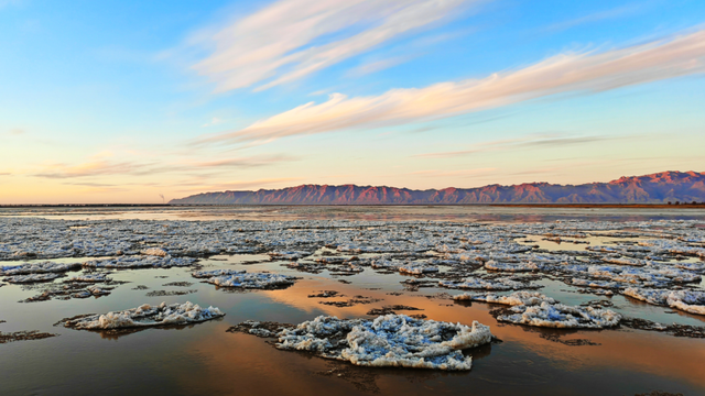 冬日奇观！落日流凌为黄河披上幻彩霓裳
