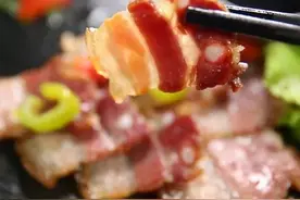 腌腊肉时，10斤肉放多少盐？记住一个配比，咸香可口，放一年不坏图片