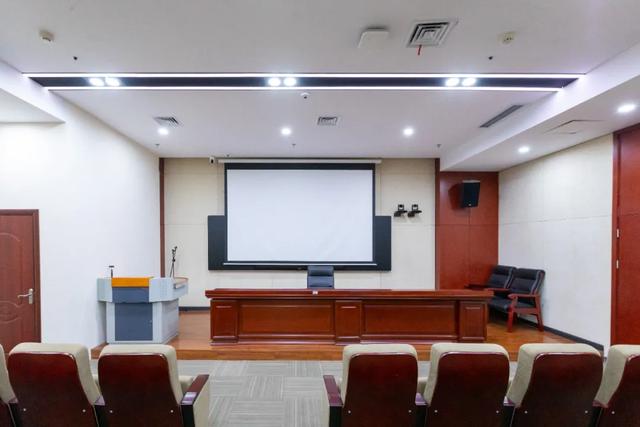 醴陵市图书馆里除了看书和学习,还可以……