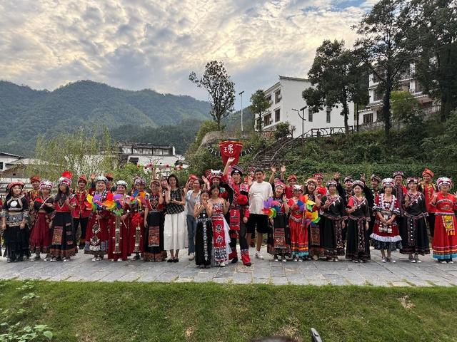 瑶望千年，云歌唱响——药姑山古瑶村景区焕新出圈成网红打卡新地标