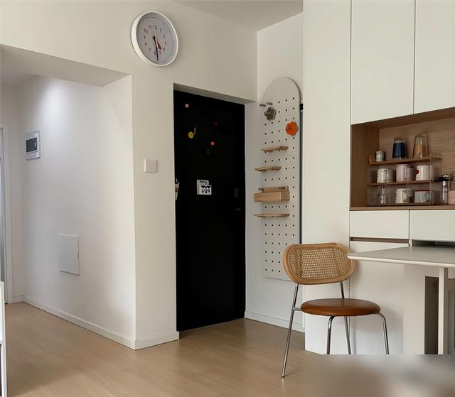 北京姑娘38㎡蜗居客厅火了	，因“阳台改成卧室”走红，太有想法了