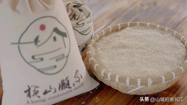 重庆綦江籍籍无名的袖珍镇，距主城很近，凭啥引来数万常住游客？