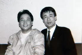 满脸带笑的 “烟台人”姜昆图片