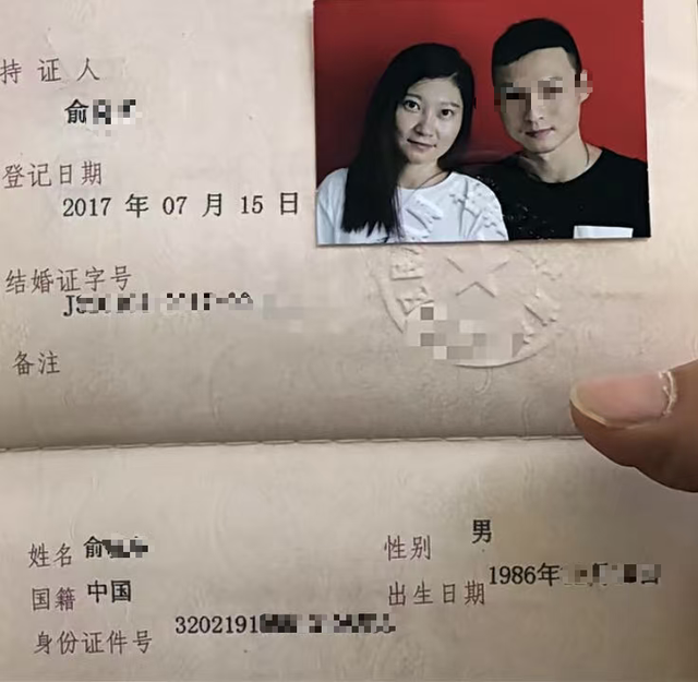 “消失的她”原型跨国离婚案开庭：绝命婚姻多一分钟都是煎熬，泰国服刑丈夫视频参加离婚案