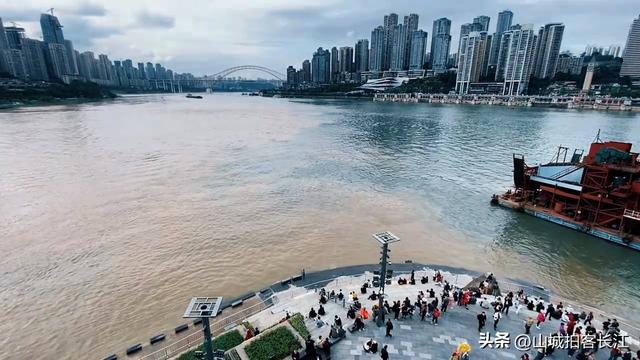 重庆著名城市地标换上新模样，变得高大又气派，你喜欢吗？