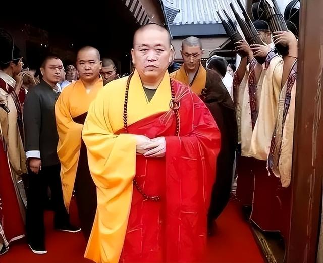 越扒越惊心！你根本想象不到释永信在少林寺的奢靡生活有多离谱？