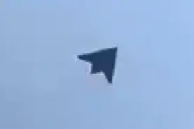 钓鱼佬钓出一条大鱼，攻击-11隐身机终于曝光，上航母指日可待图片