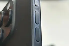 苹果iPhone 15问题频发：屏幕闪烁电池失灵，首批用户哭晕在厕所！图片