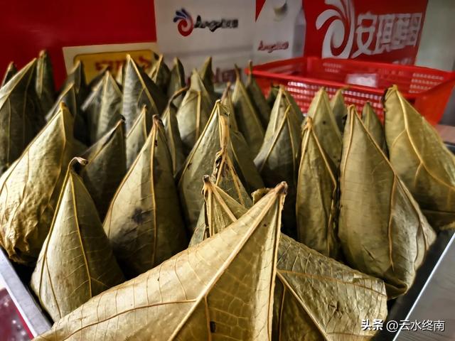三峡边这样小城,爱了爱了:有独特美食烟火气,有万里长江第一梯