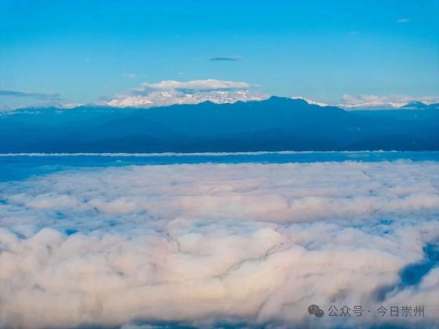 日出 + 云海 + 雪山，今天的崇州主打一个美！