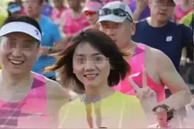 马拉松男女牵手照被曝光，拍摄者连夜道歉，网友扒出新线索图片