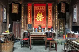 “赚钱靠中堂，存钱靠卧房”，这句俗语藏着怎样的财富密码？图片