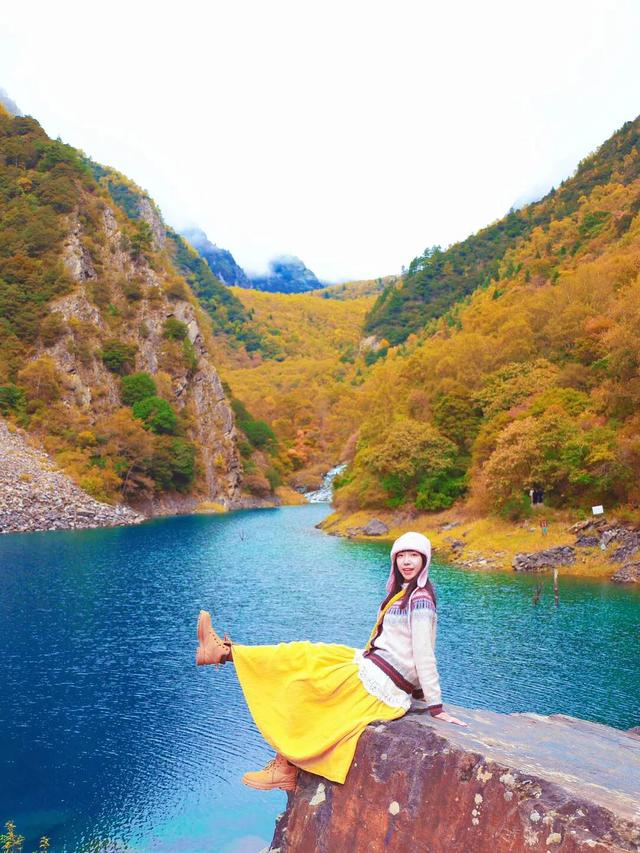 闯入秋日油画！松坪沟彩林巅峰绽放，泡私汤温泉，看千年非遗打铁花！