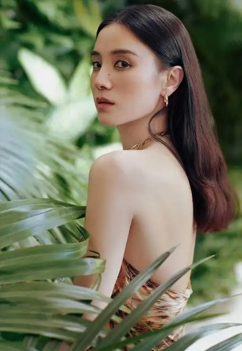 她被骂“陪睡上位”，后被封为“性感欲女”，得奖后当众怒怼海清