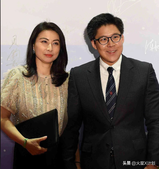 摊牌了！结婚13年，郭晶晶再次迎来喜讯，原来霍震霆当年没说错