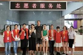 “歪果仁”在陕历博做起了志愿者图片