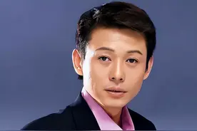 程前：与董卿同居6年，50岁再婚娶圈外娇妻，如今60岁依然帅气图片