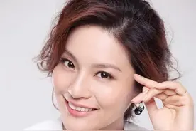 孟盛楠，女，毕业于中国传媒大学，中国内地女主持人。图片