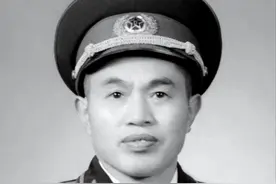 1969年，皮定均被周总理调去兰州，刚刚到机场就与驻军发生矛盾图片