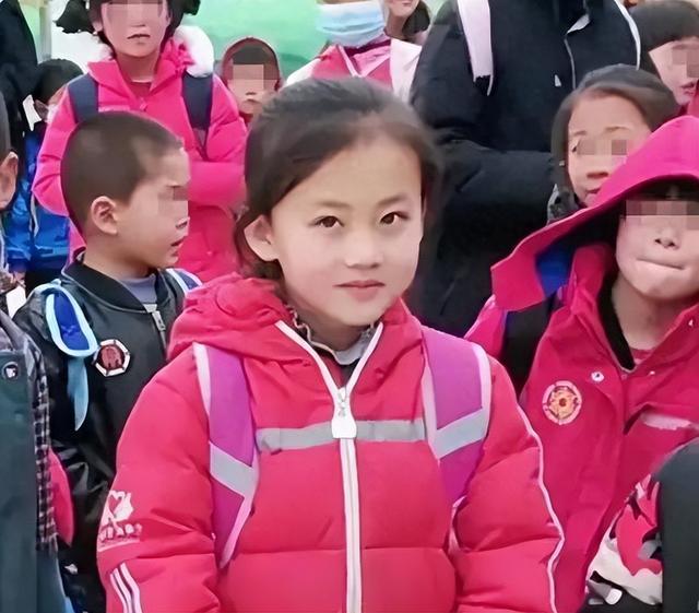 后不后悔？宁夏那个一笑成名拒绝百万签约的小女孩，现在成了这样