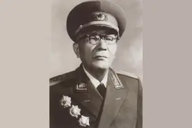 86年黄克诚追悼会，唐棣华看悼词后删掉几句话：我们还是尊重他吧图片