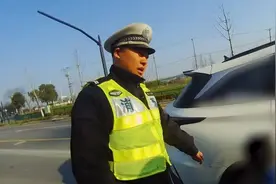 事发上海！非机动车被撞，警方：非机动车“全责+赔偿”图片