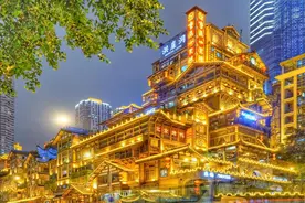 夏天去重庆旅游，就是迷路中暑，然后又中暑迷路，评论区笑翻天图片