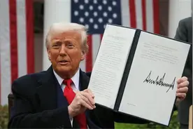 美国三喊中国谈一谈，中国宣布不再往上加关税，美转身加税245%图片