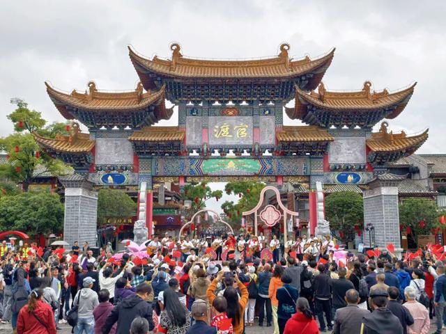 渔火映千年，国潮燃官渡！昆明首届渔灯会启幕，8天解锁双节狂欢