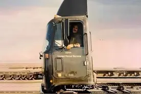 这种“扁头”卡车，把司机都挤扁了，被取外号“饼干盒”图片